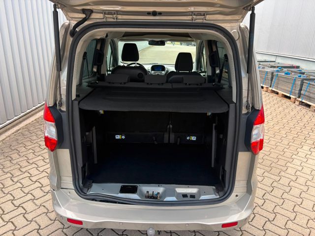 FORD Tourneo Courier Titanium — Bild 13