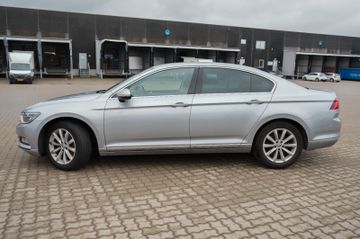 Volkswagen Passat - 4
