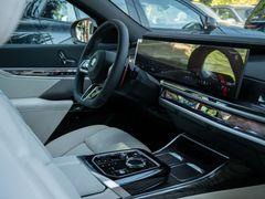 BMW M760 – 15 / 32