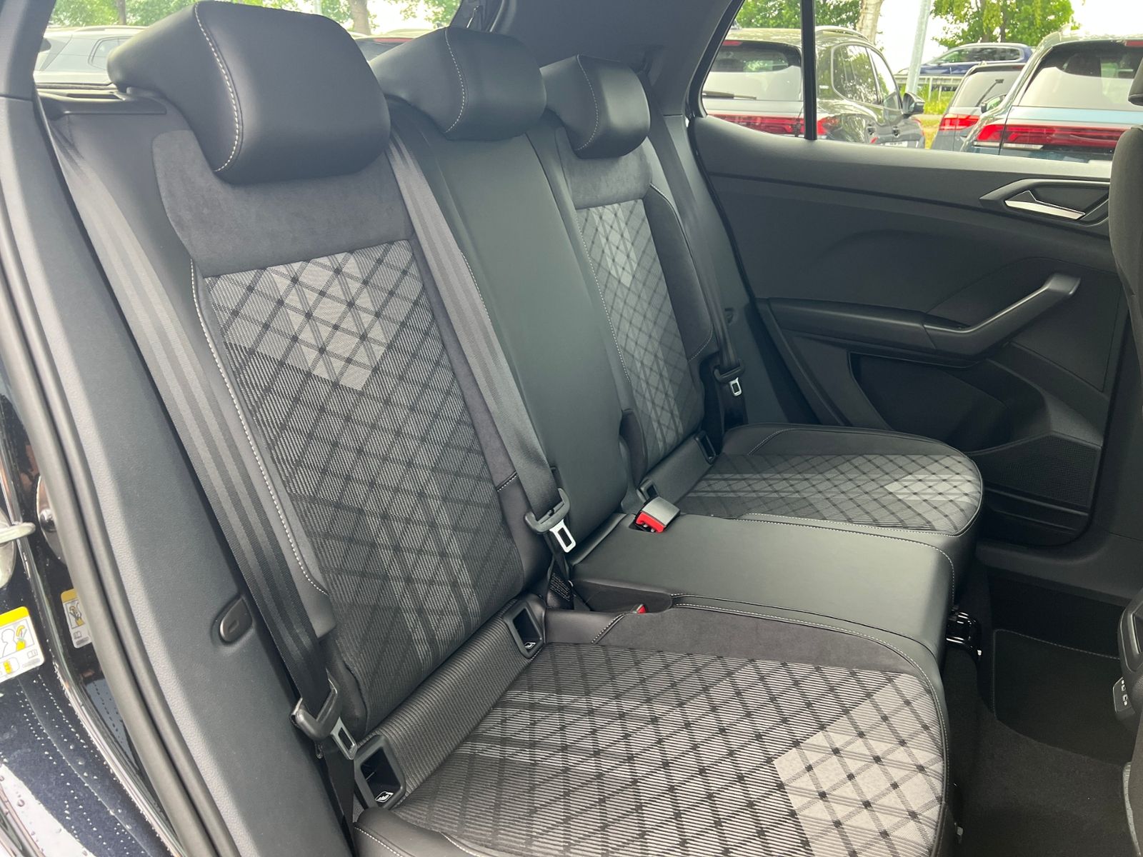 Fahrzeugabbildung Volkswagen T-Cross R-Line 1.5 TSI DSG *AHK, IQ.LIGHT, ACC,