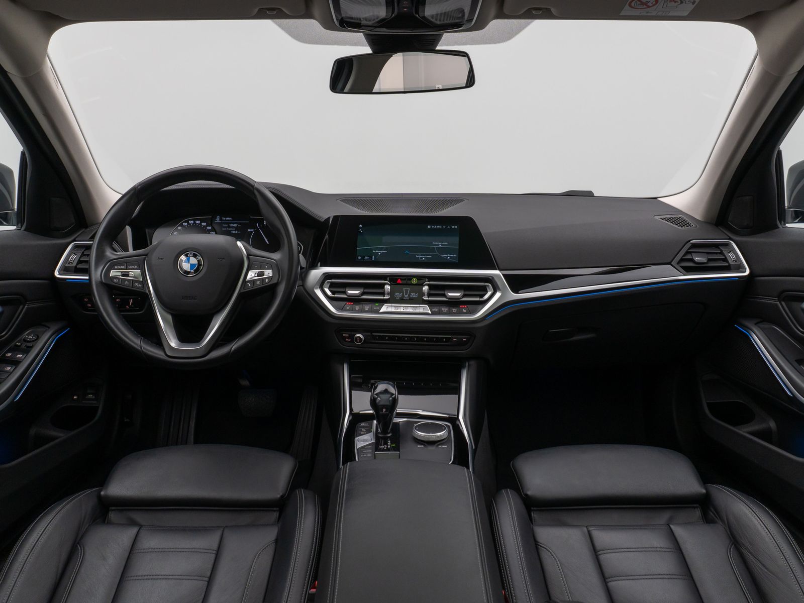 Fahrzeugabbildung BMW 330e Luxury Line Kamera Pano HUD HiFi Individual
