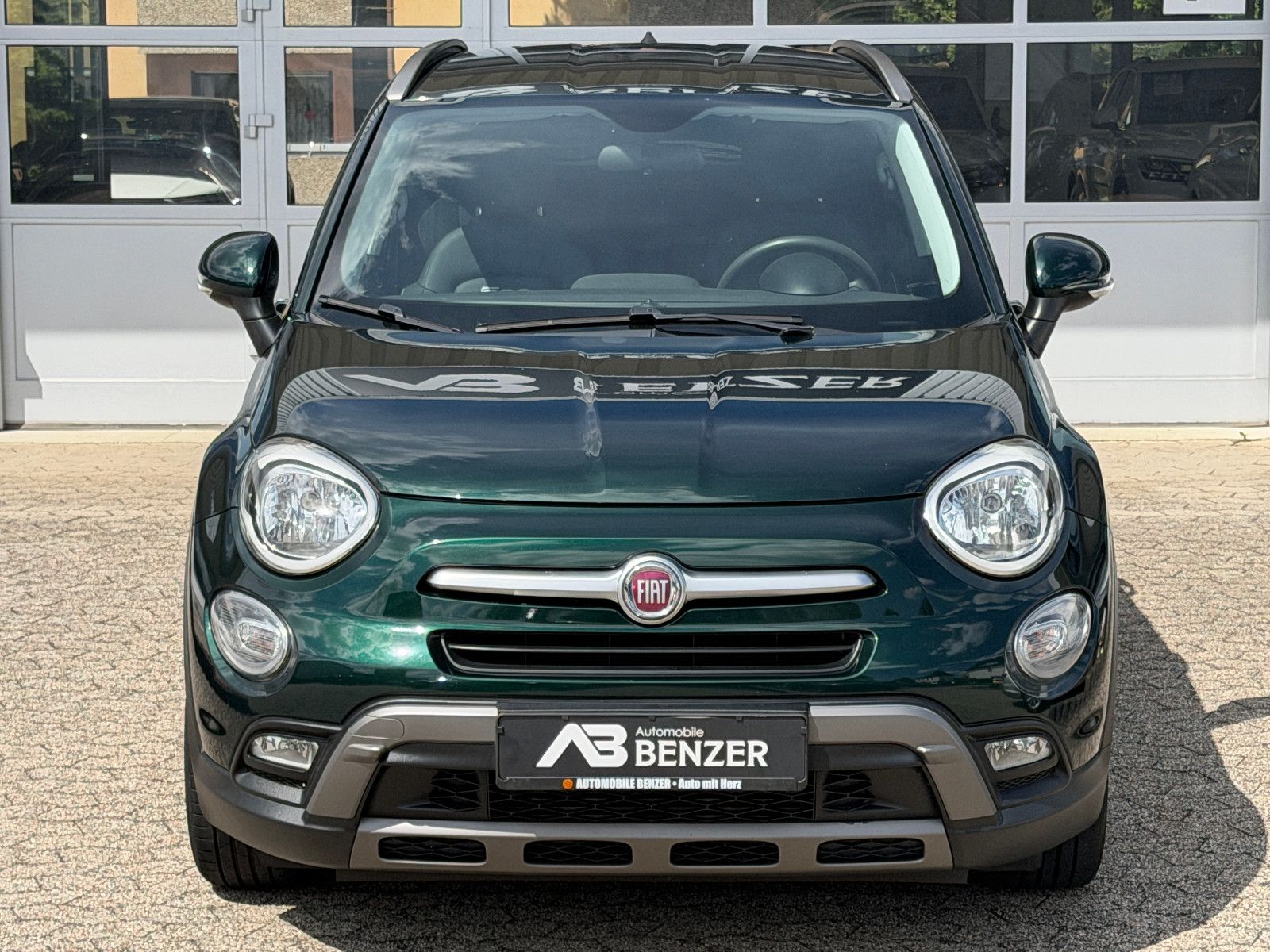 Fahrzeugabbildung Fiat 500X Cross/ UConnect / Fahrassistenz/Design-Kit