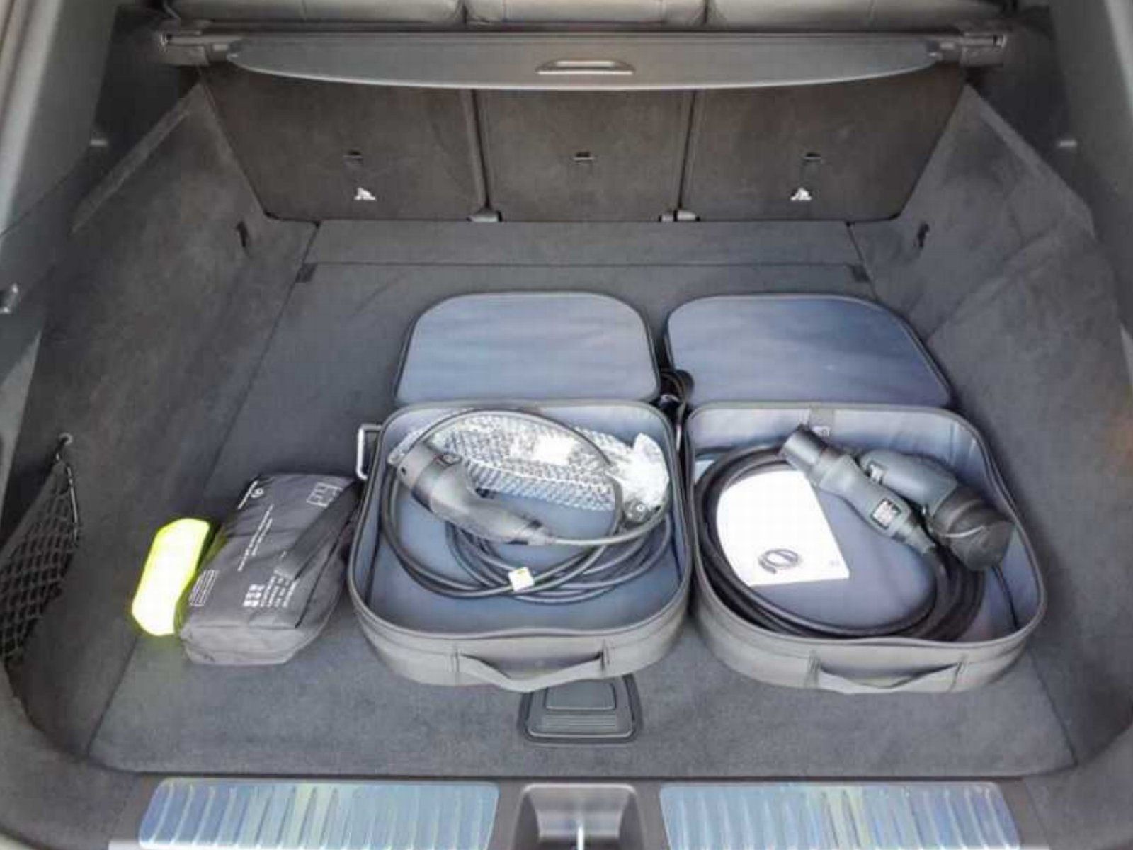 Fahrzeugabbildung Mercedes-Benz EQS 580 SUV AMG Prem+ Nappa Carbon Massage HYPER