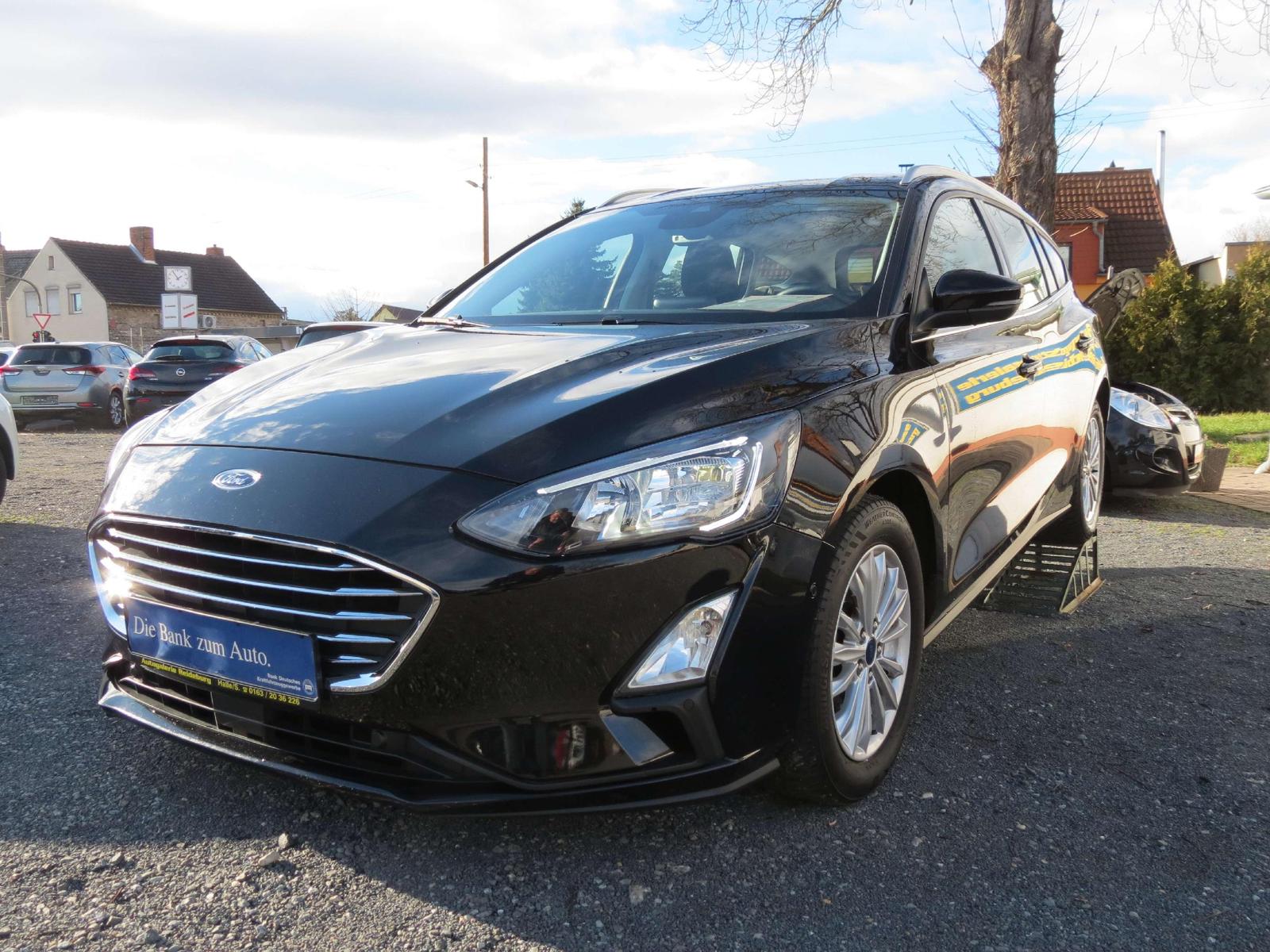 Ford Focus Titanium Mildhybrid   TOP  Navi  Allwetter
