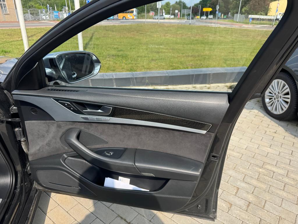 Audi S8