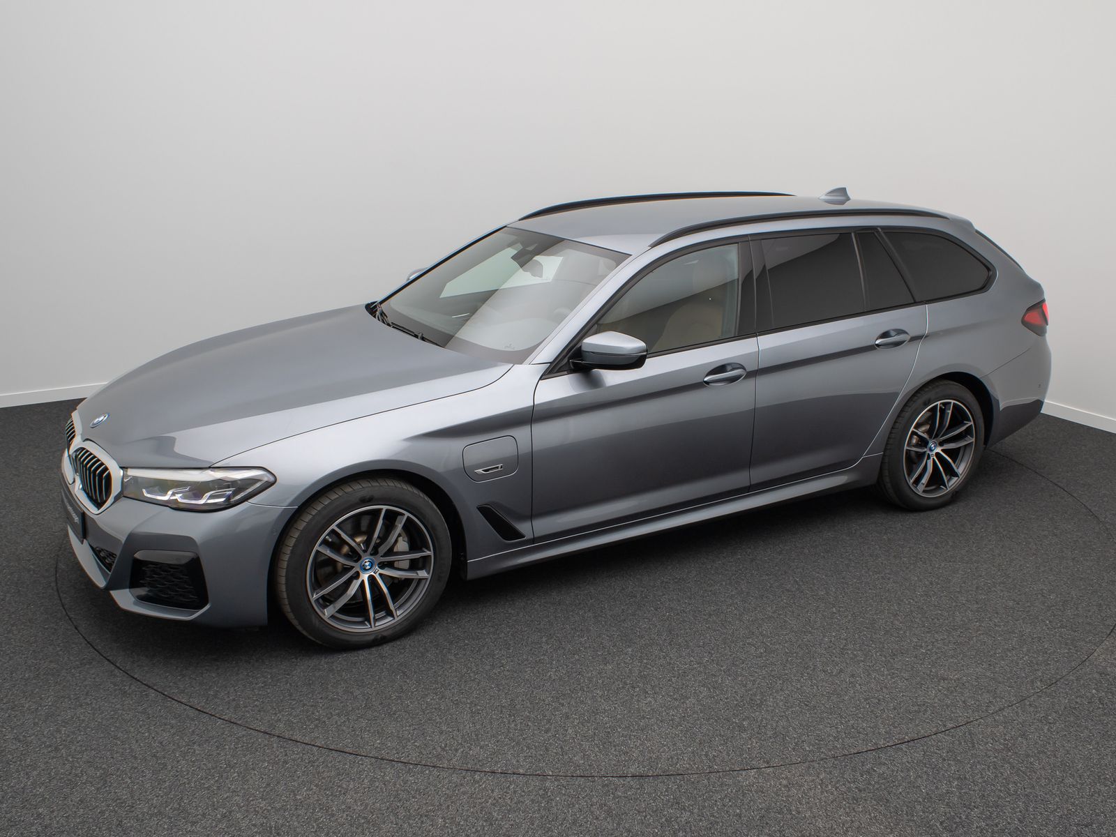Fahrzeugabbildung BMW 530e M Sport DAB Kamera AHK Memory Alarm 18Zoll