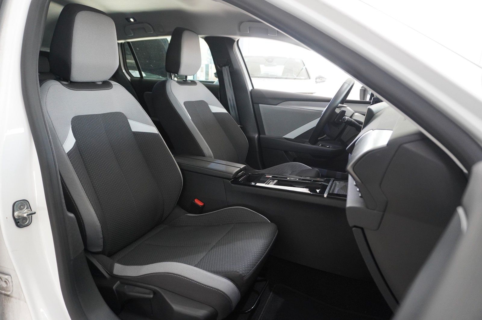 Fahrzeugabbildung Opel Astra L ST 1.5D EDITION NAVI/LED/KAMERA/SHZ/DAB+