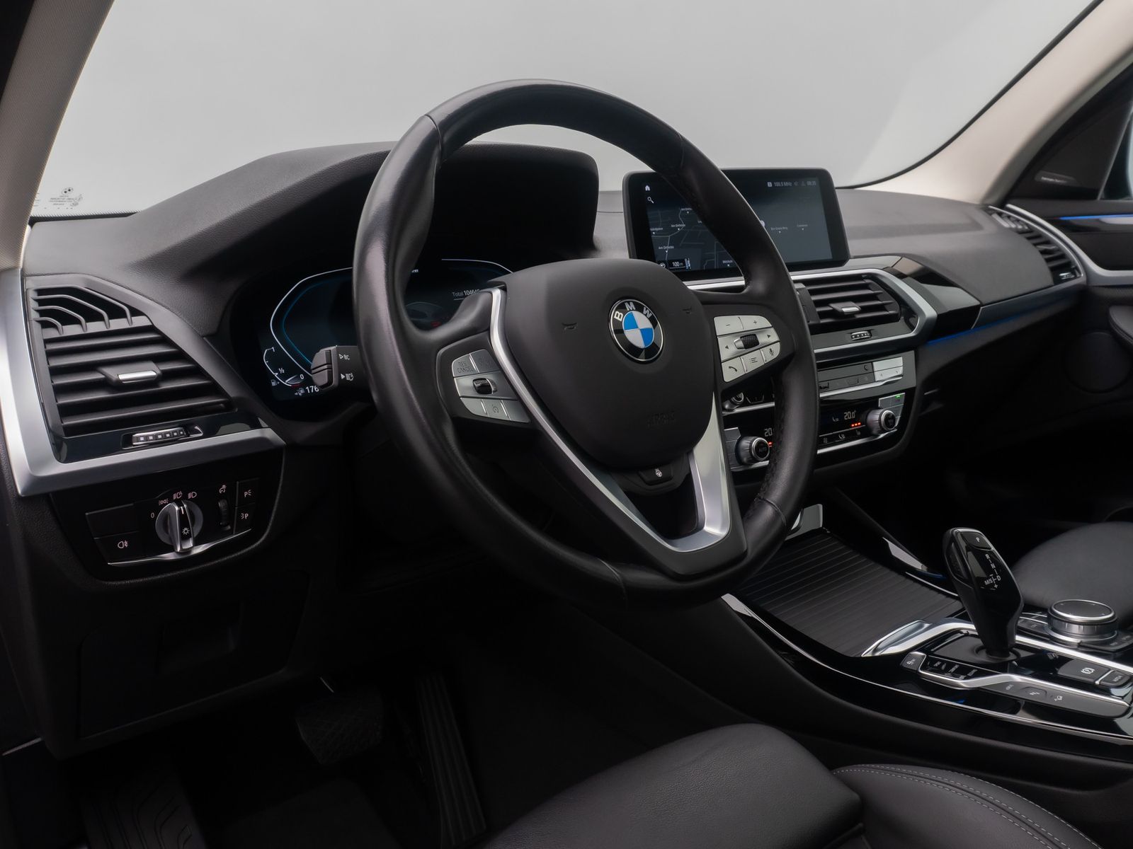 Fahrzeugabbildung BMW X3 xD30e xLine DAB Kamera AHK Alarm Panorama H/K