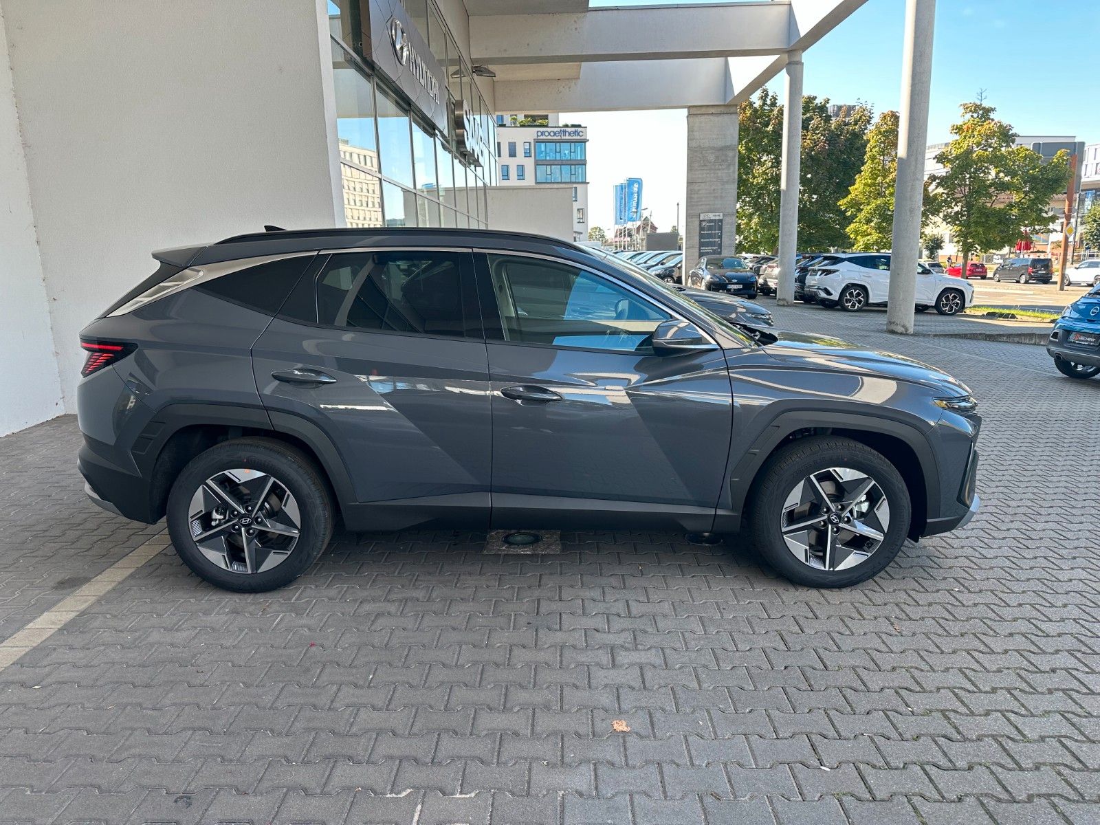 Fahrzeugabbildung Hyundai TUCSON HEV 215PS MY25 Trend