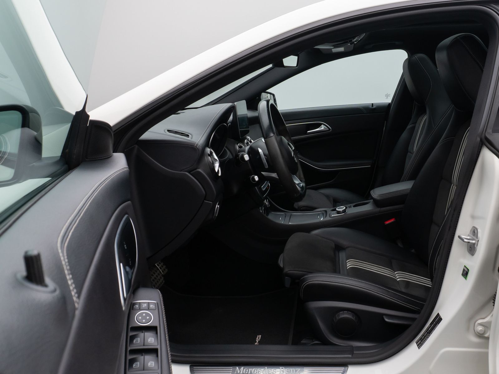 Fahrzeugabbildung Mercedes-Benz CLA 220 Shooting Brake /d 4Matic AMG Pano Standh