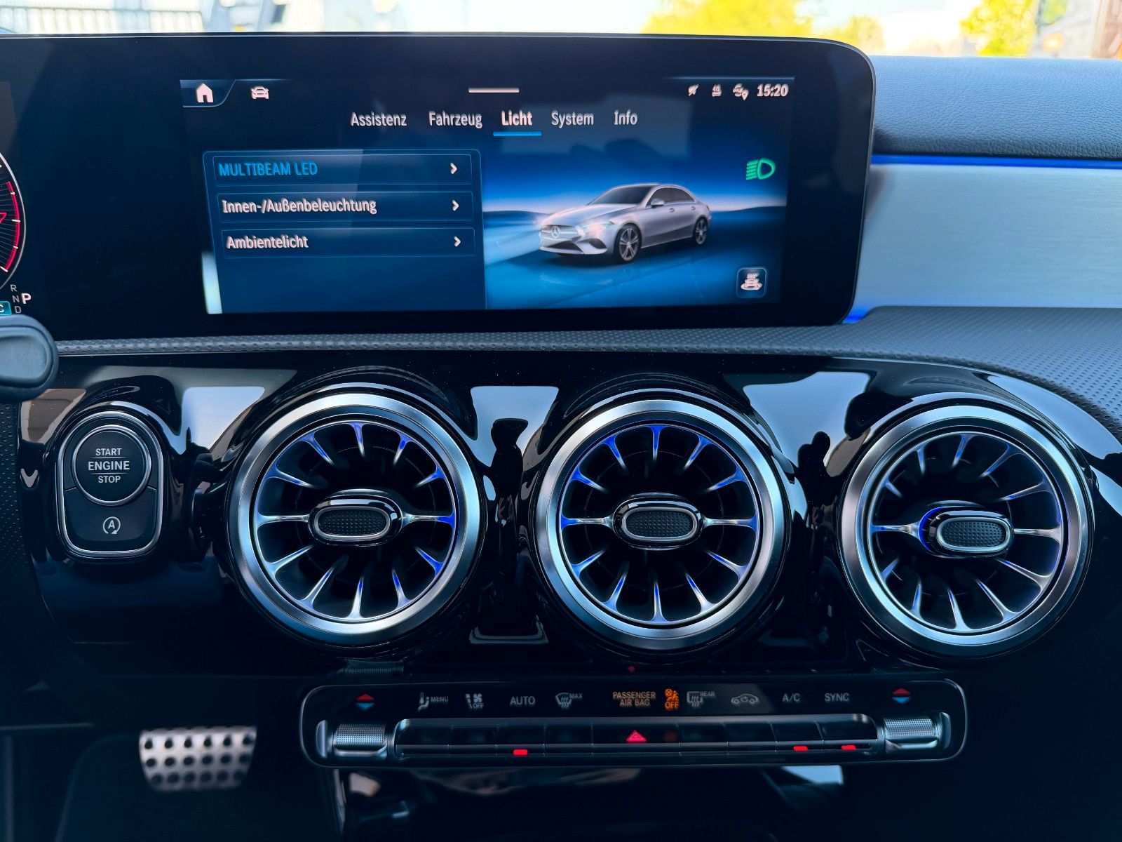 Fahrzeugabbildung Mercedes-Benz A 200 Limousine AMG NIGHT+AHK+MEMORY+360°+Ambien