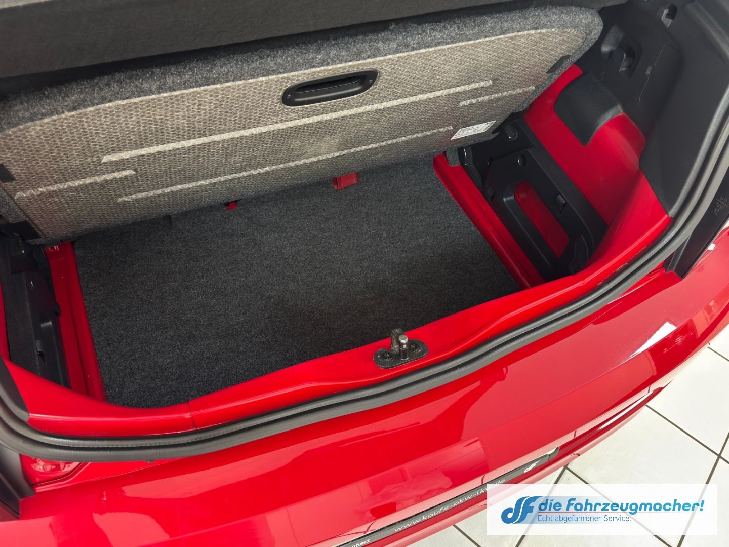 Fahrzeugabbildung Volkswagen up! Basis DAB GA Klima BT teilb.Rücksb AUX eFH L