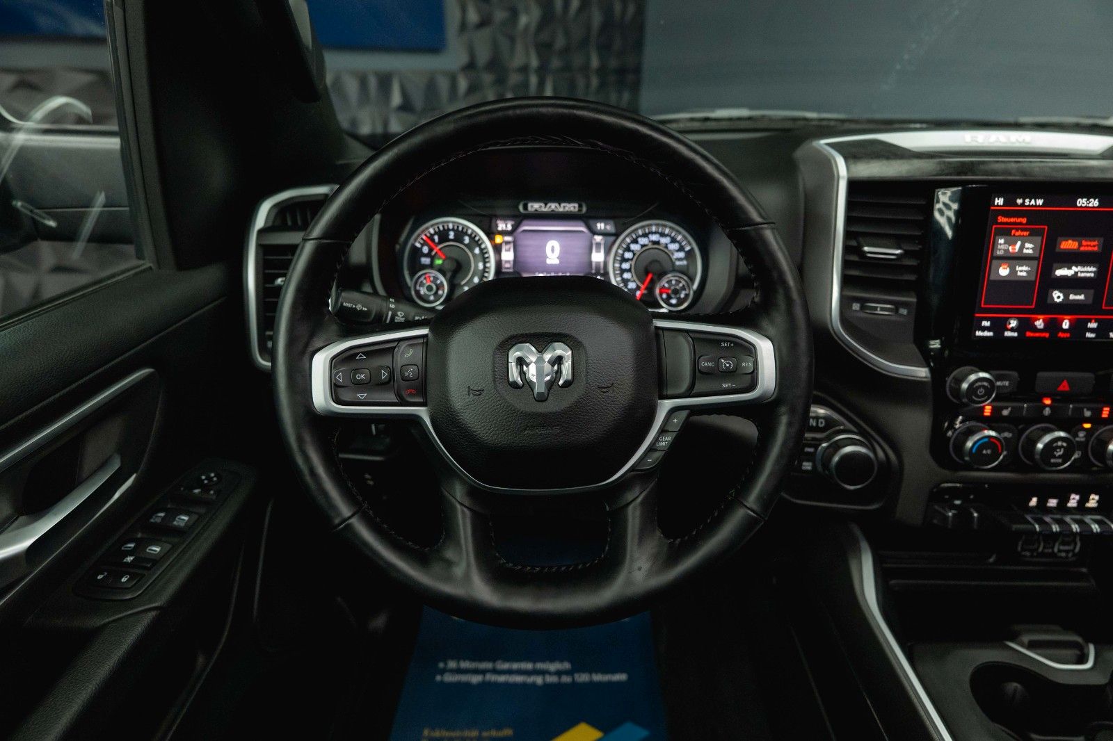 Fahrzeugabbildung Dodge RAM 5.7 V8 HEMI 4x4 OFFROAD Night-Edition *Pano*