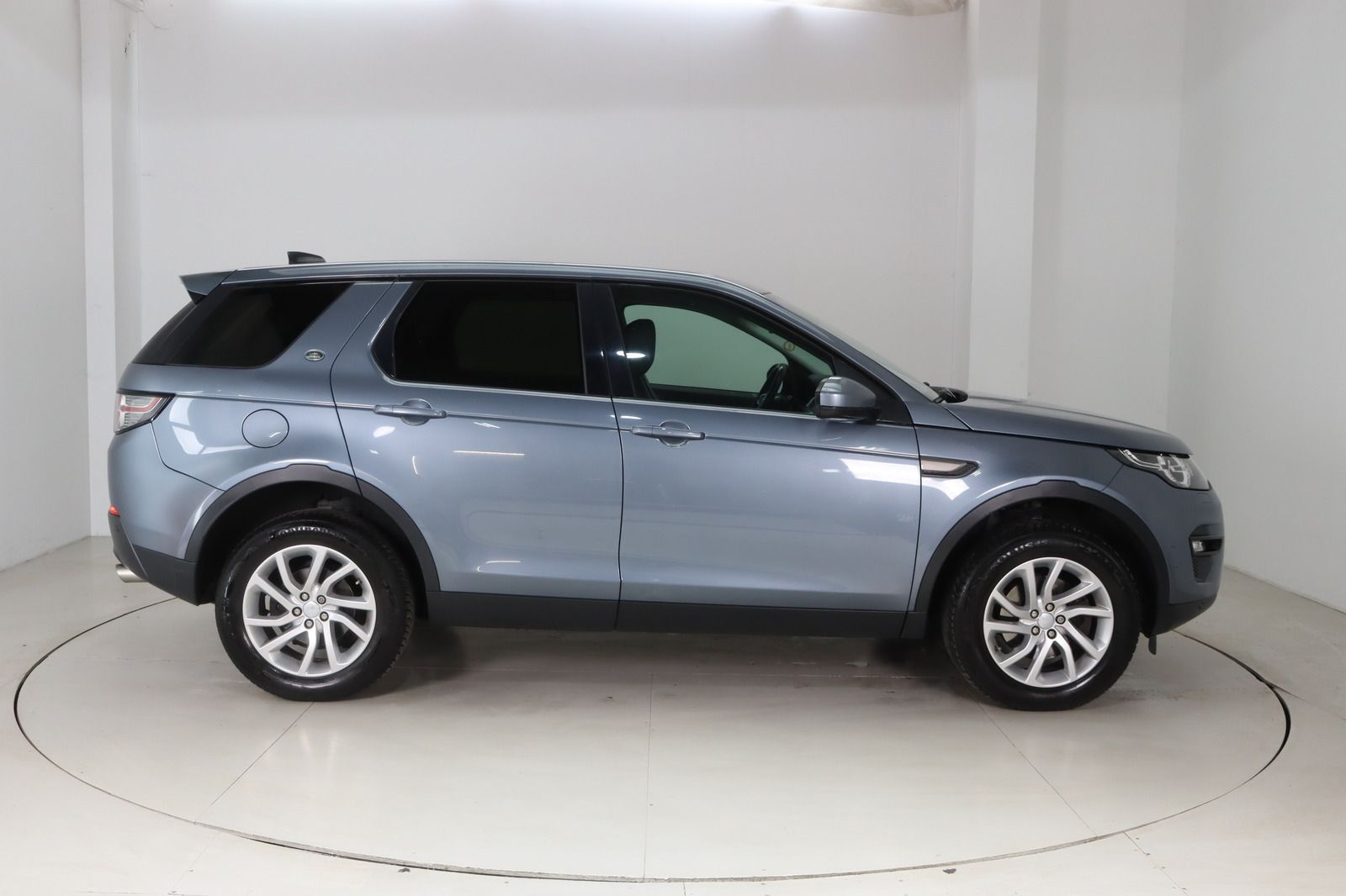Fahrzeugabbildung Land Rover Discovery Sport 2.0 TD4 SE AWD