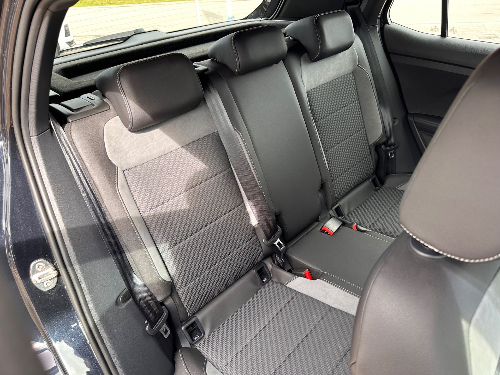 Fahrzeugabbildung Volkswagen T-Cross Style R Line 1.5 TSI DSG LED/Navi/ACC/AP