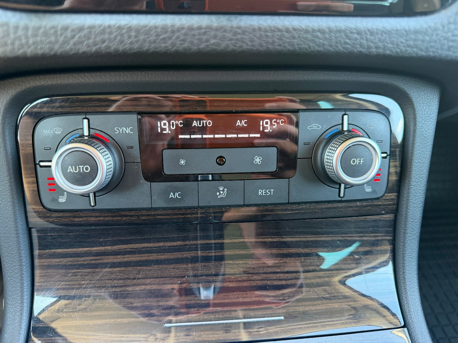 Fahrzeugabbildung Volkswagen Touareg V6 TDI BMT/Terrain Tech 4Mot/NAVI/LEDER