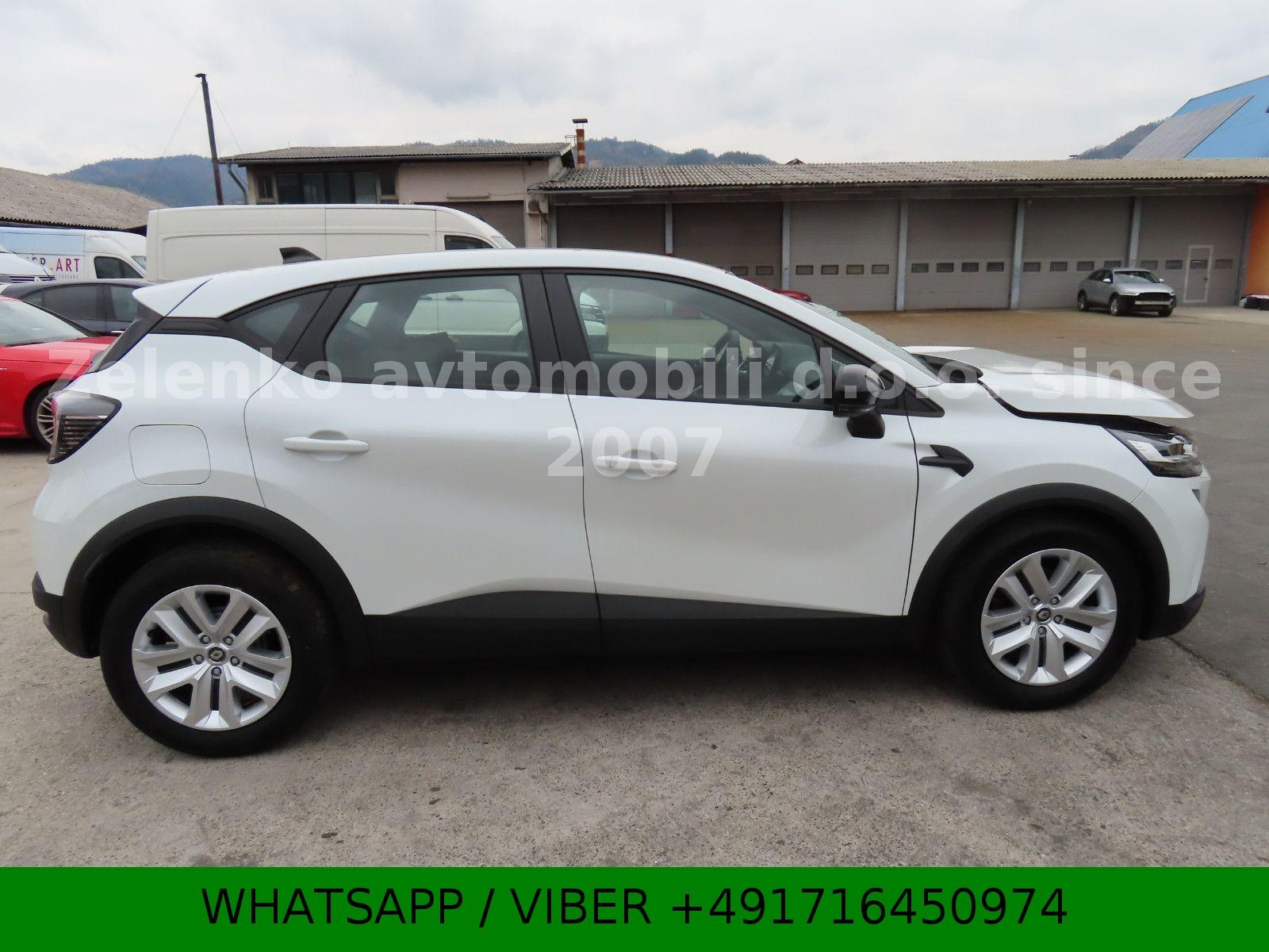 Renault Captur II Evolution Auto fährt - car is running