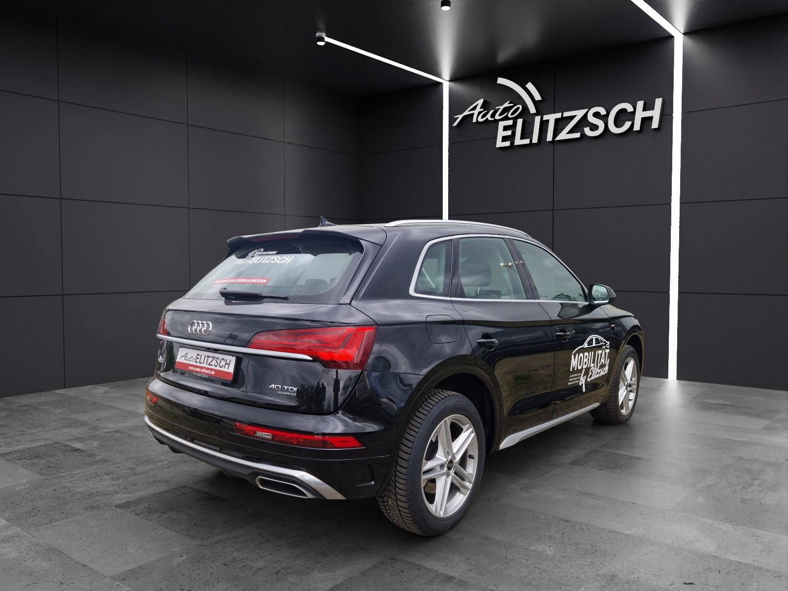Fahrzeugabbildung Audi Q5 40 TDI quattro S line Navi RearView