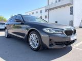 BMW 530 d xDrive PANO/MATRIX/AHK/HUD/STOP&GO/KAMERA - BMW 530 mit Panoramadach