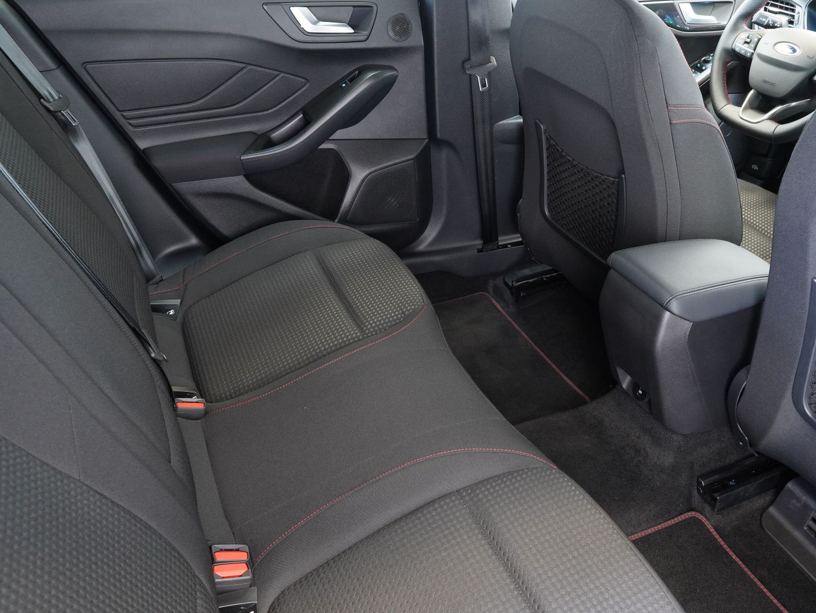 Fahrzeugabbildung Ford Focus Turnier 1.0 EcoBoost ST-Line X ACC/MATRIX