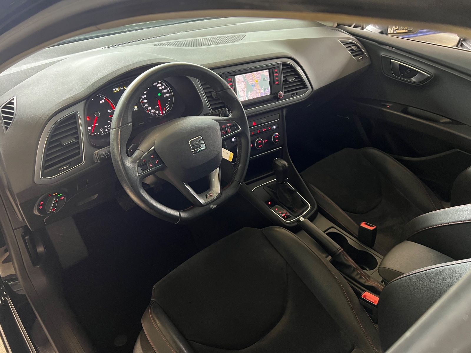 Fahrzeugabbildung SEAT Leon ST FR 2.0 TDI DSG AUTOMATIK *LED*1.HAND*