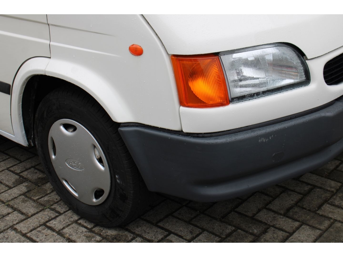 Fahrzeugabbildung Ford Transit Kombi 2.5 FT 100 Behindertengerecht Roll