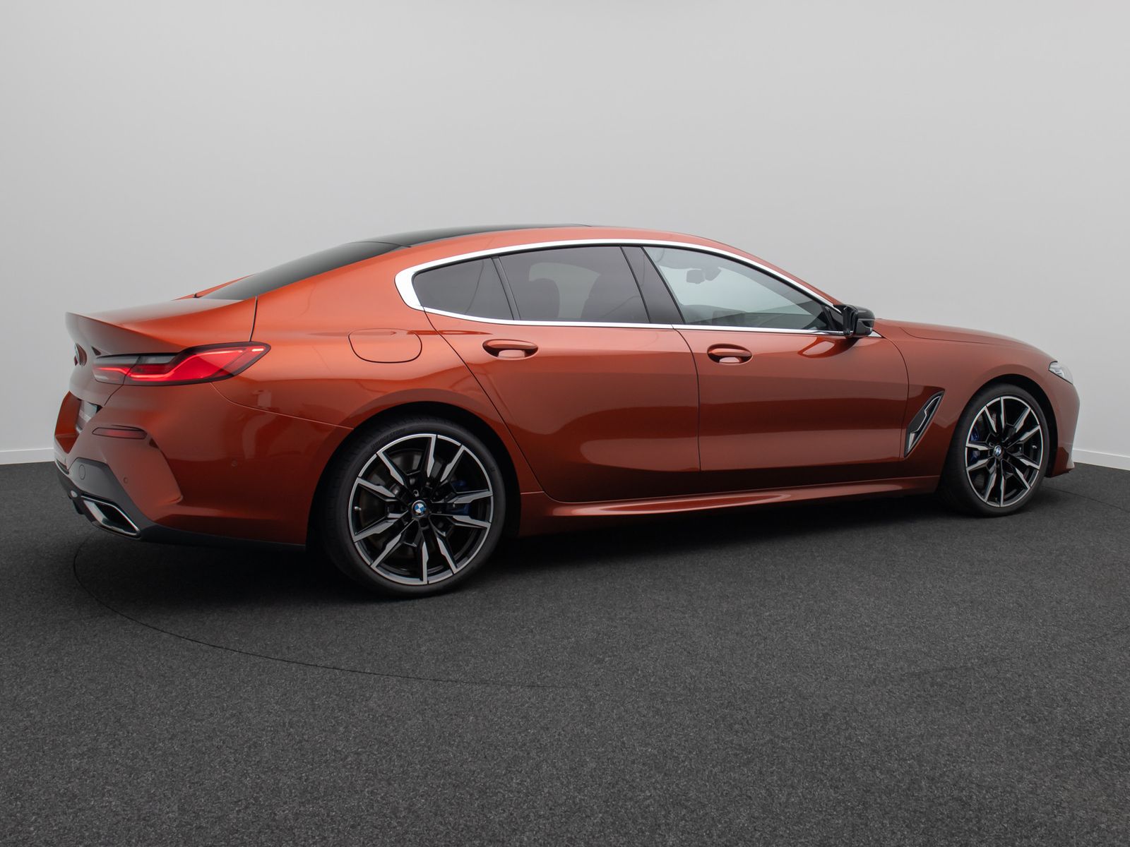 Fahrzeugabbildung BMW M850i xD Gran Coup&eacute; Panorama Individual B&W Voll