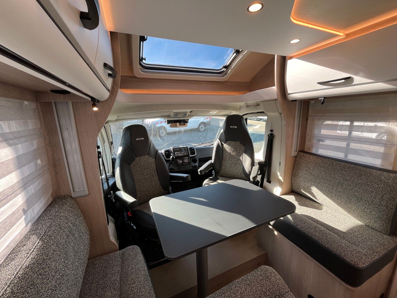 Fahrzeugabbildung Bürstner Lyseo Time SkyLine 726 G *Automatik*Navi*RFK*CPU