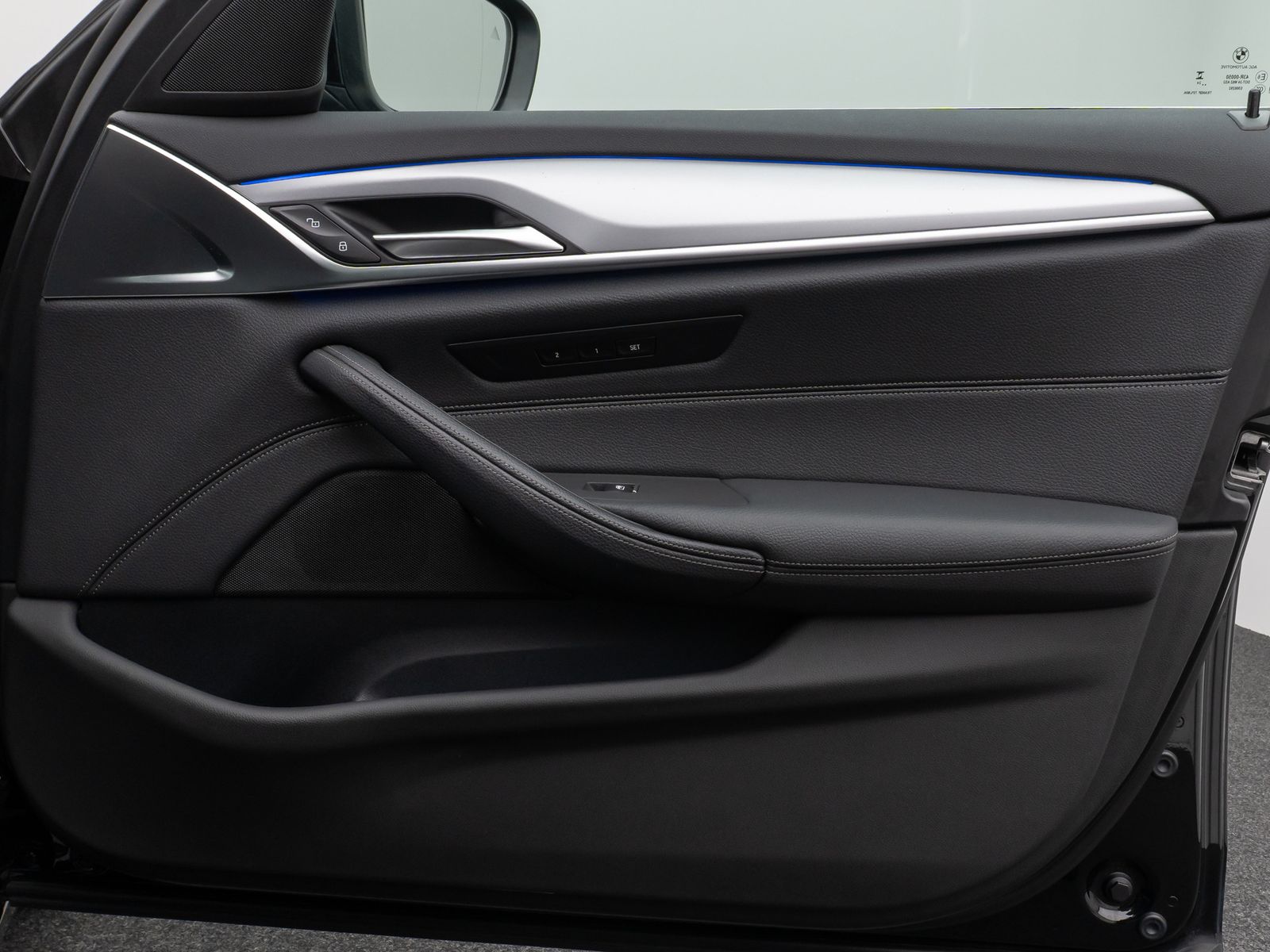 Fahrzeugabbildung BMW 530d Panorama Kamera DAB HiFi DrivAssist Komfort