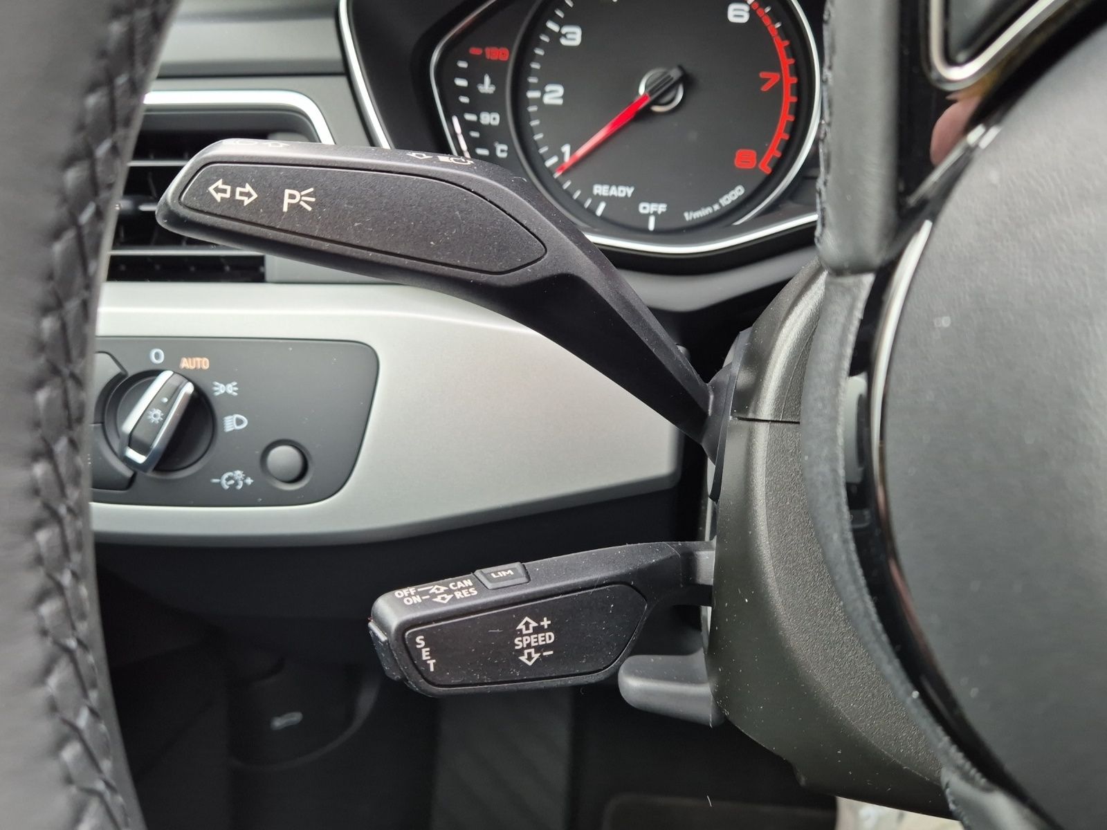 Fahrzeugabbildung Audi A4 Avant 35 TFSI advanced S-tronic LED Navi SHZ