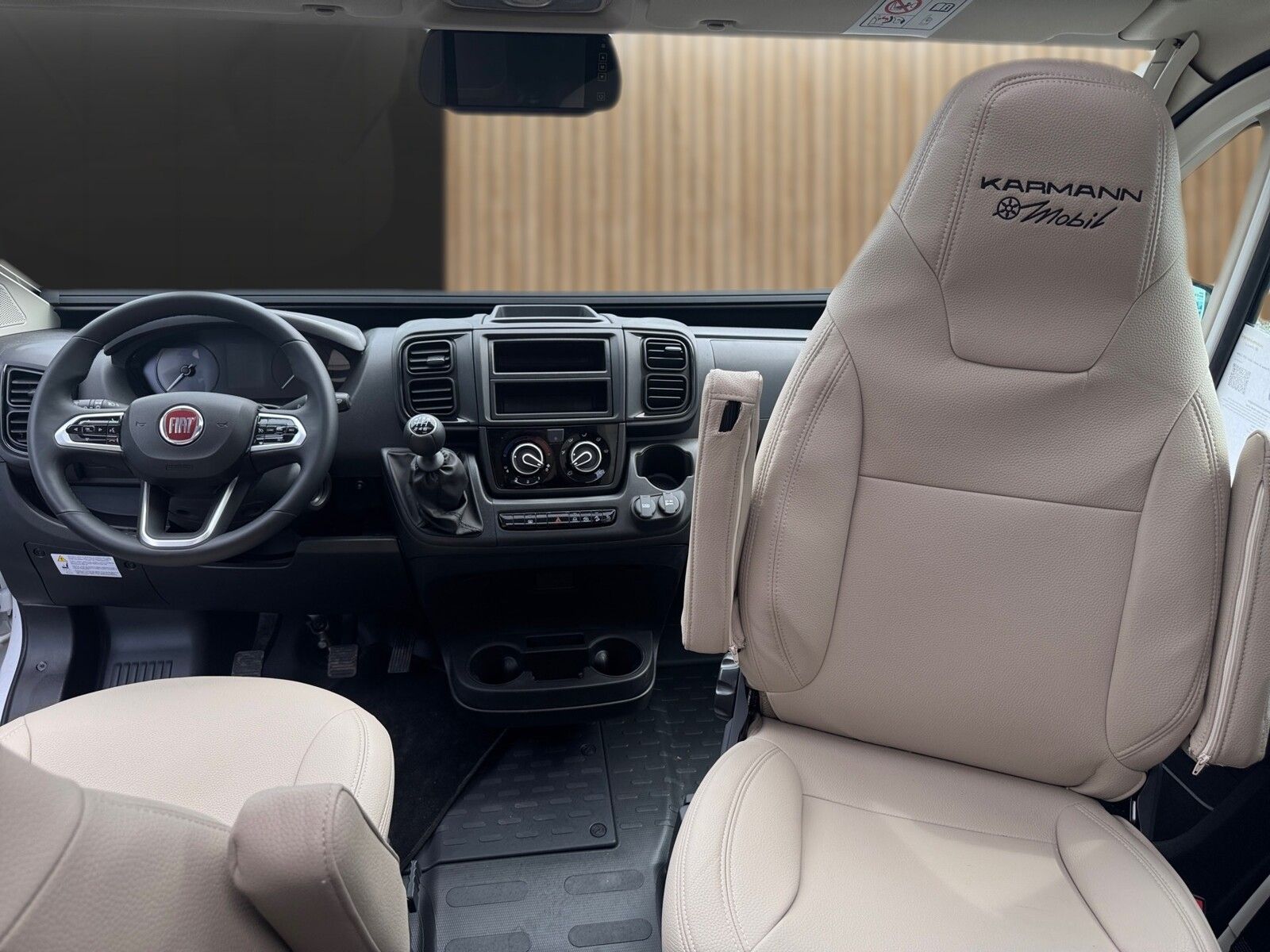 Fahrzeugabbildung Karmann Dexter DE 580 140 PS / Concept Paket