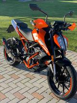 KTM 125 Duke (mit Acrapovic & Powerparts) - KTM 125