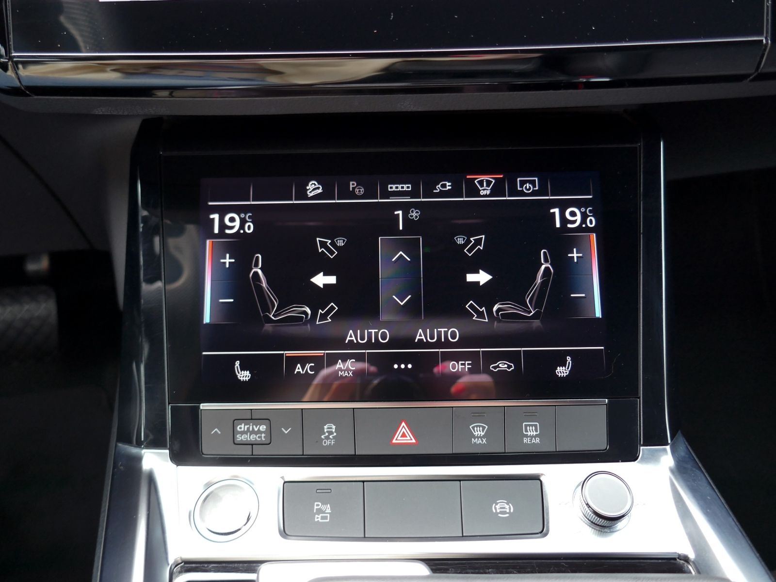 Fahrzeugabbildung Audi e-tron Sportback advanced 55 quattro | LED AHK