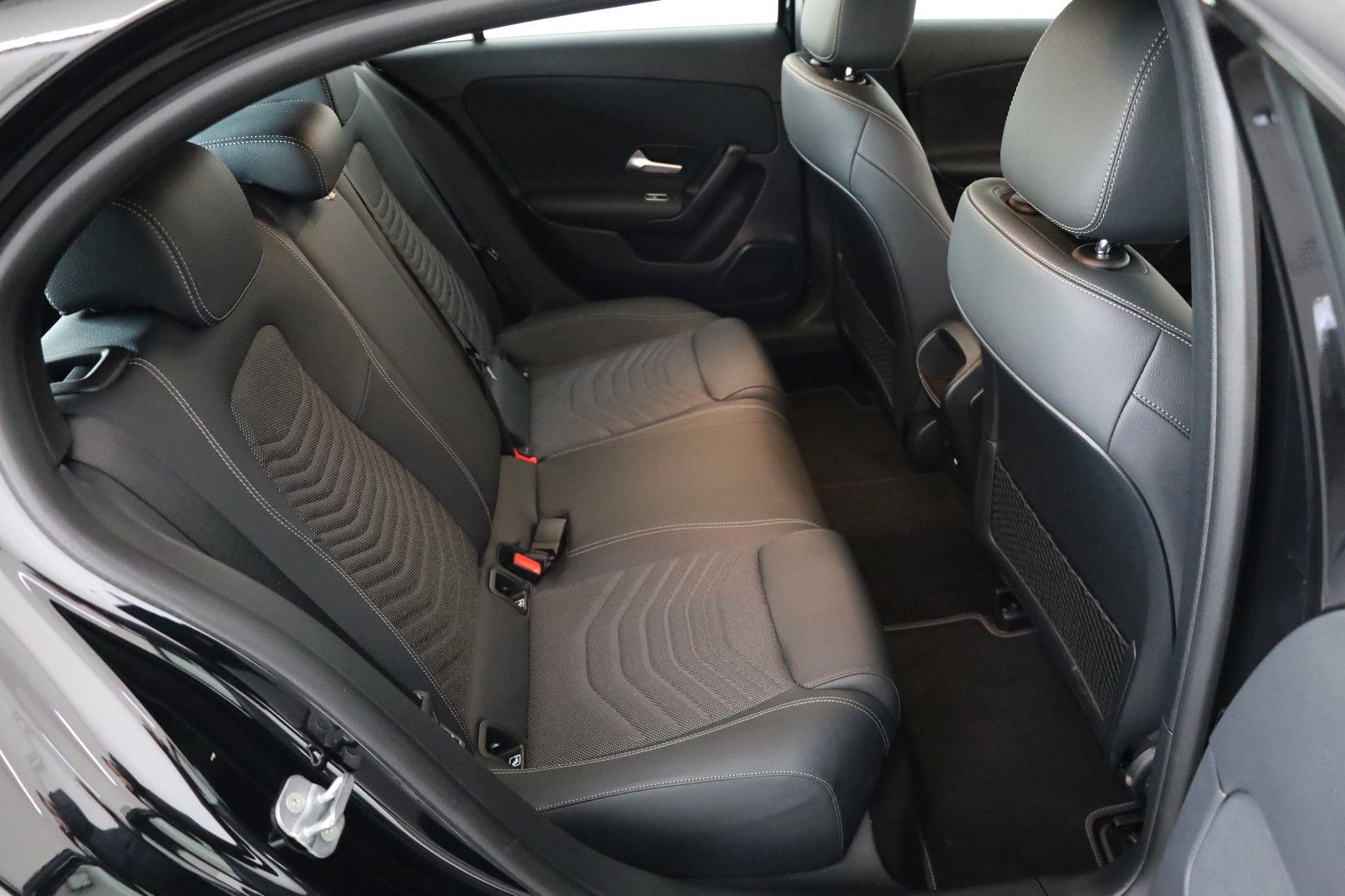 Fahrzeugabbildung Mercedes-Benz A 250e T.Leder,Navi,LED,SH,PDC,Kamera,Park Paket