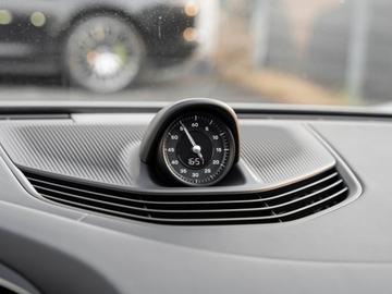 صورة مصغرة 39 لـ 2025 Porsche TAYCAN