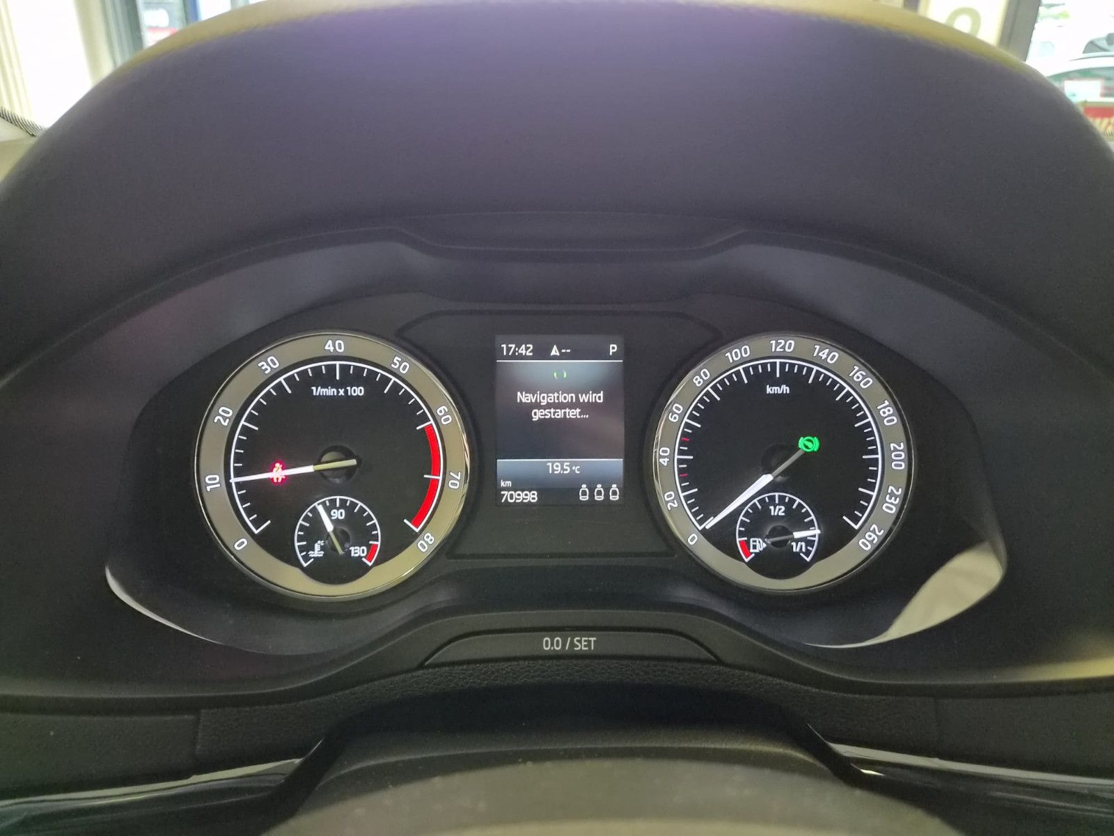 Fahrzeugabbildung SKODA Karoq Style /  1. Hand / Garantie