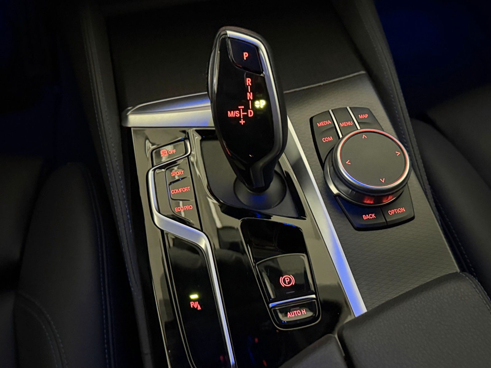 Fahrzeugabbildung BMW 530 d xDrive M SPORT/LASER/HuD/eGSD/FACELIFT