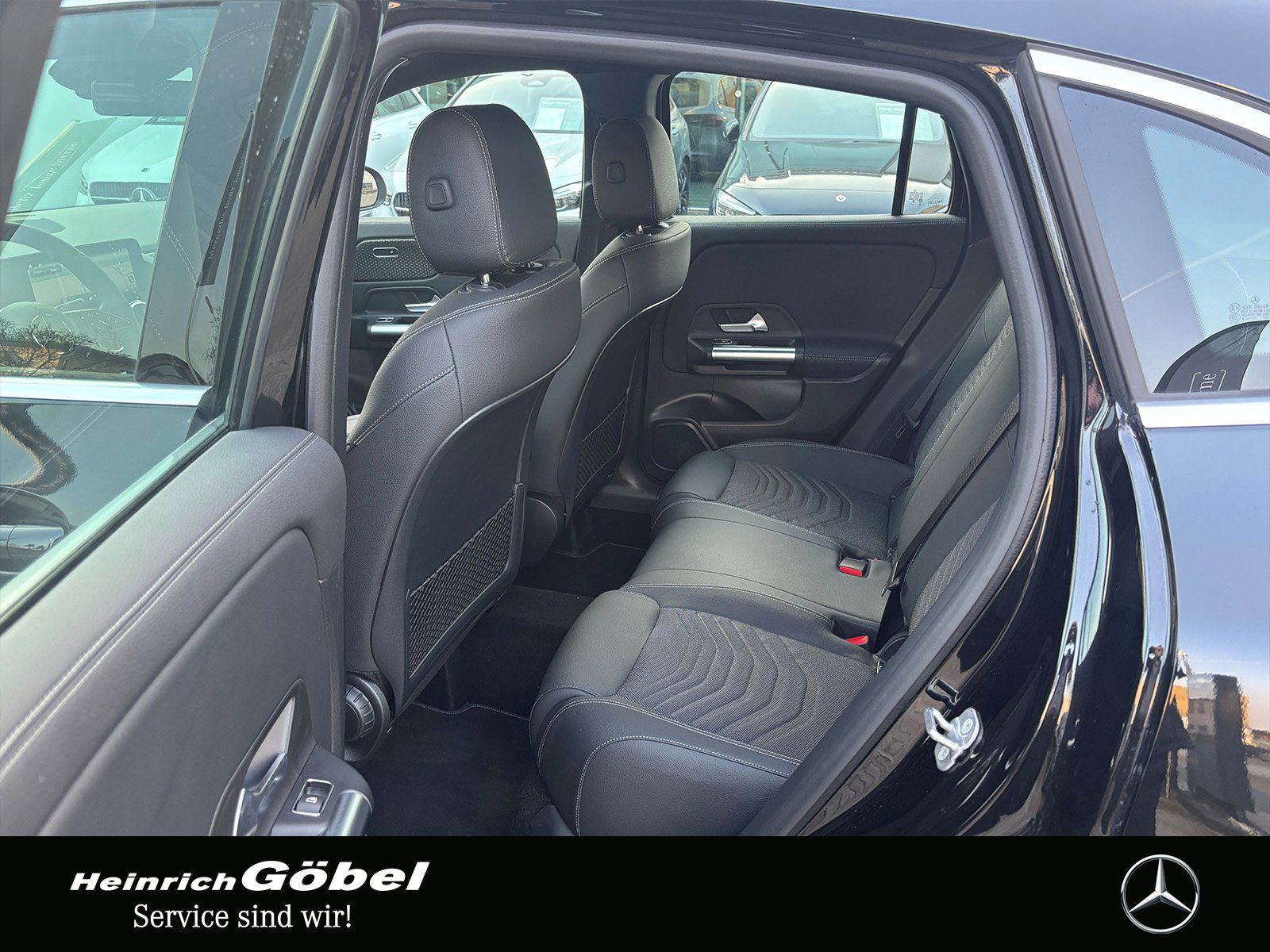 Fahrzeugabbildung Mercedes-Benz GLA 180 PROGRESSIVE*KAMERA*APPLE-CARPLAY*LED