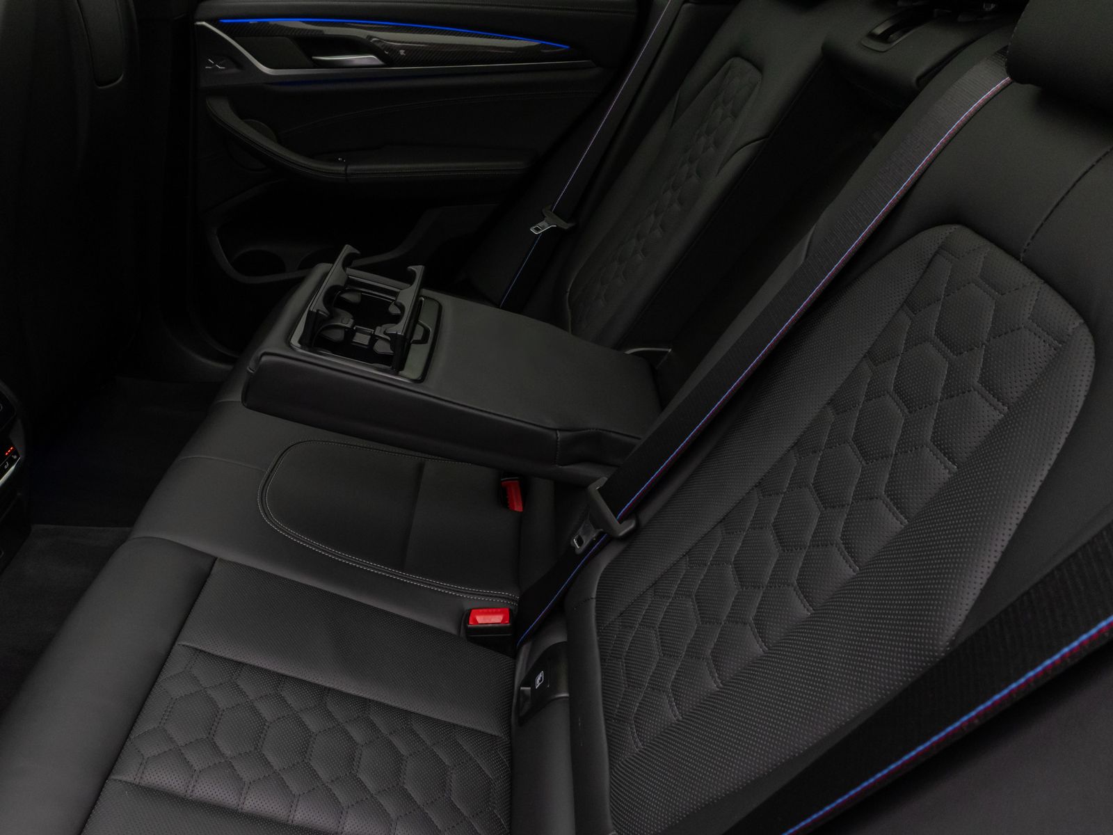 Fahrzeugabbildung BMW X3 M Competition Panorama Laser 360° HUD H/K AHK