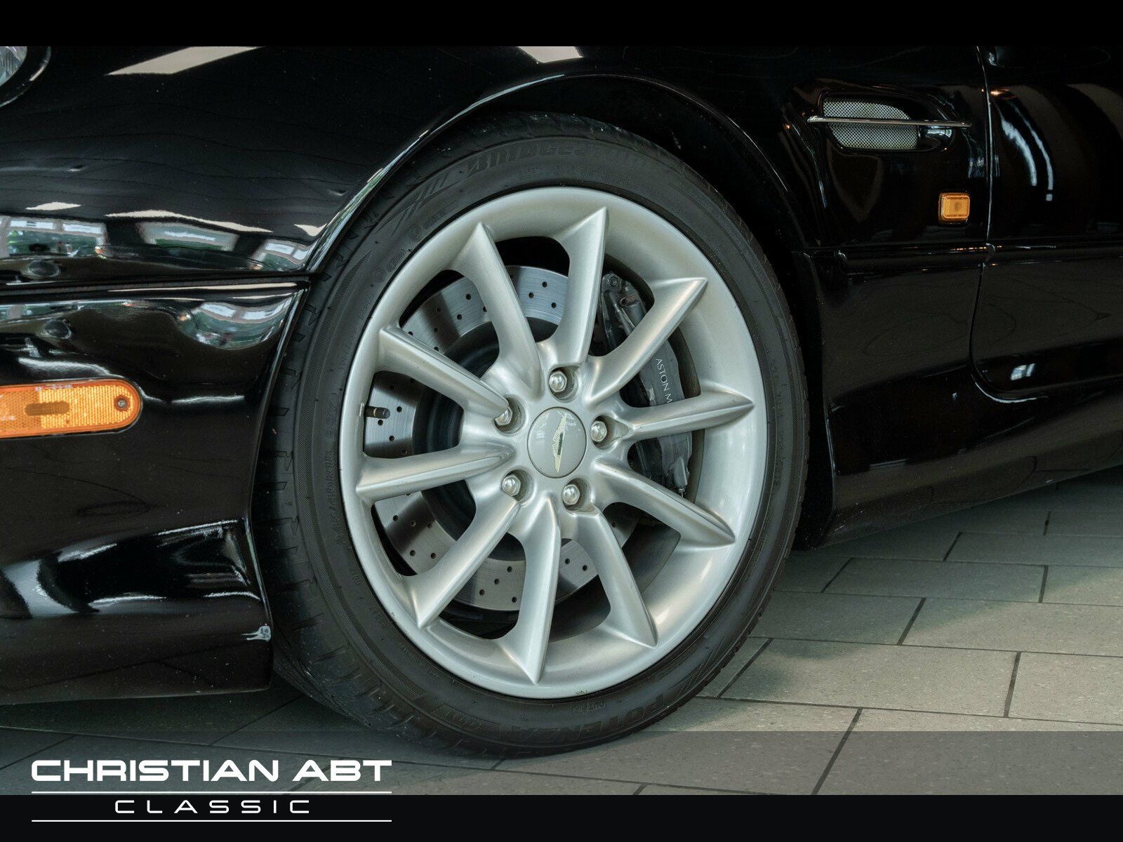 Fahrzeugabbildung Aston Martin Vantage V12