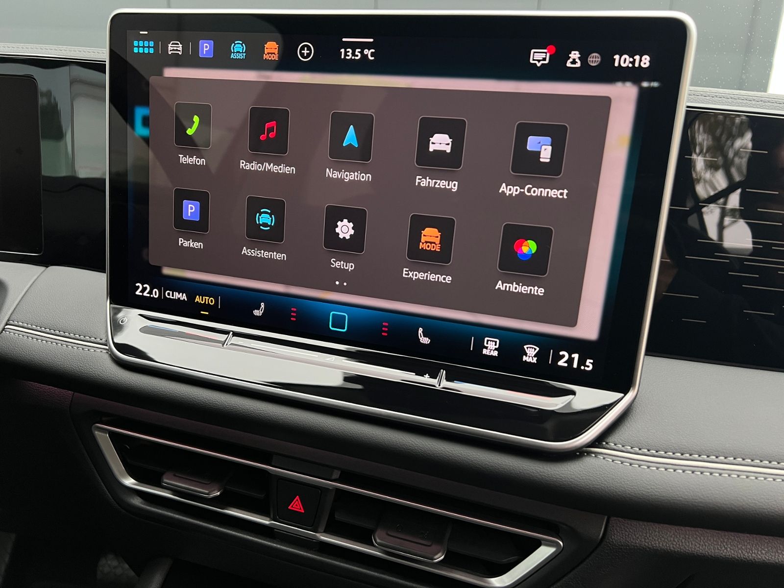 Fahrzeugabbildung Volkswagen Tiguan Elegance 2.0 TDI DSG *AHK, IQ.Light, 18''