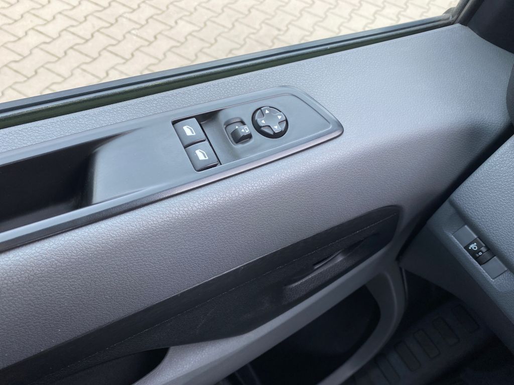 Fahrzeugabbildung Citroën Jumpy M BlueHDi 120 EAT8 Club *AZV*PDC hinten*