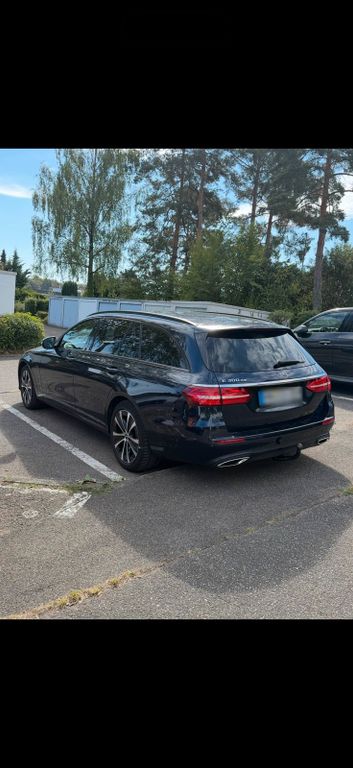 Image of Mercedes-Benz E 300