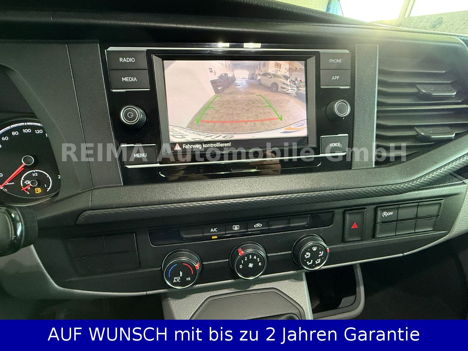 Fahrzeugabbildung Volkswagen T6.1 Bus 2,0 Diesel L 2, 9 Sitzer, Automatik