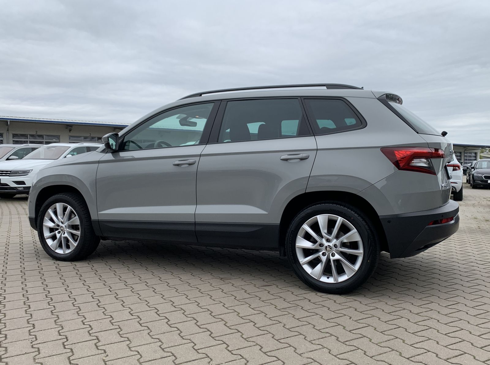 Fahrzeugabbildung SKODA Karoq 2.0 TDI*Style*4x4*LED*Cam*ACC*Navi*