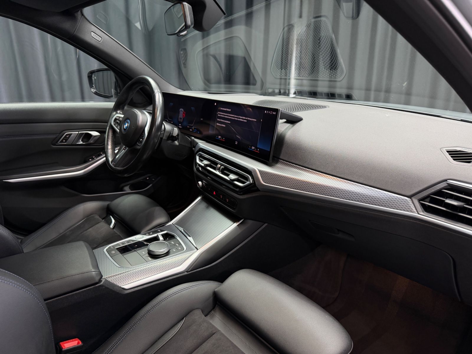 Fahrzeugabbildung BMW 330e Touring M Sport|HEAD-UP|NAVI|HIFI|WIDESCREE