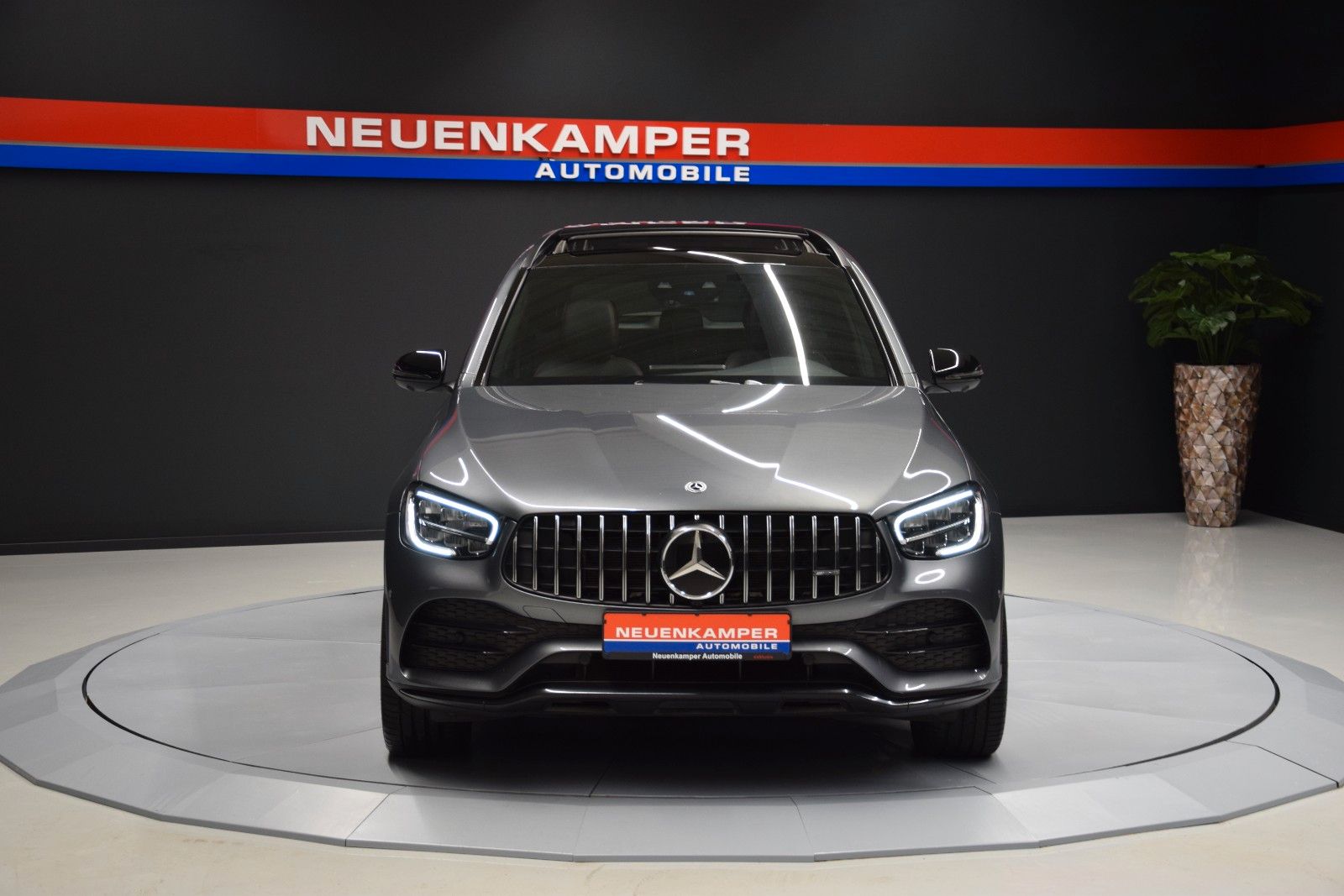 Fahrzeugabbildung Mercedes-Benz GLC 43 AMG 4Matic Pano ACC Ambiente 360° 21 Zoll