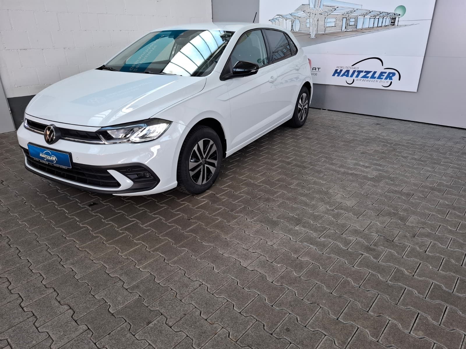 Fahrzeugabbildung Volkswagen Polo VI Energy 1.0 TSI +LED + ACC + TravelAssist