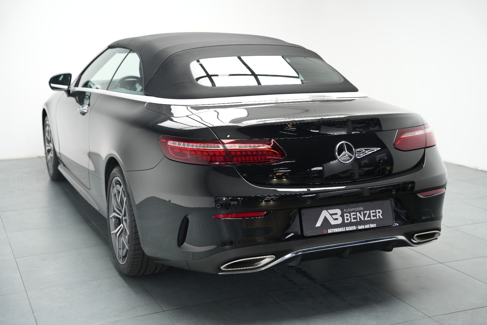 Fahrzeugabbildung Mercedes-Benz E 450 Cabrio AMG/BURMESTER/HUD/AMBIENTE/MASSAGE/