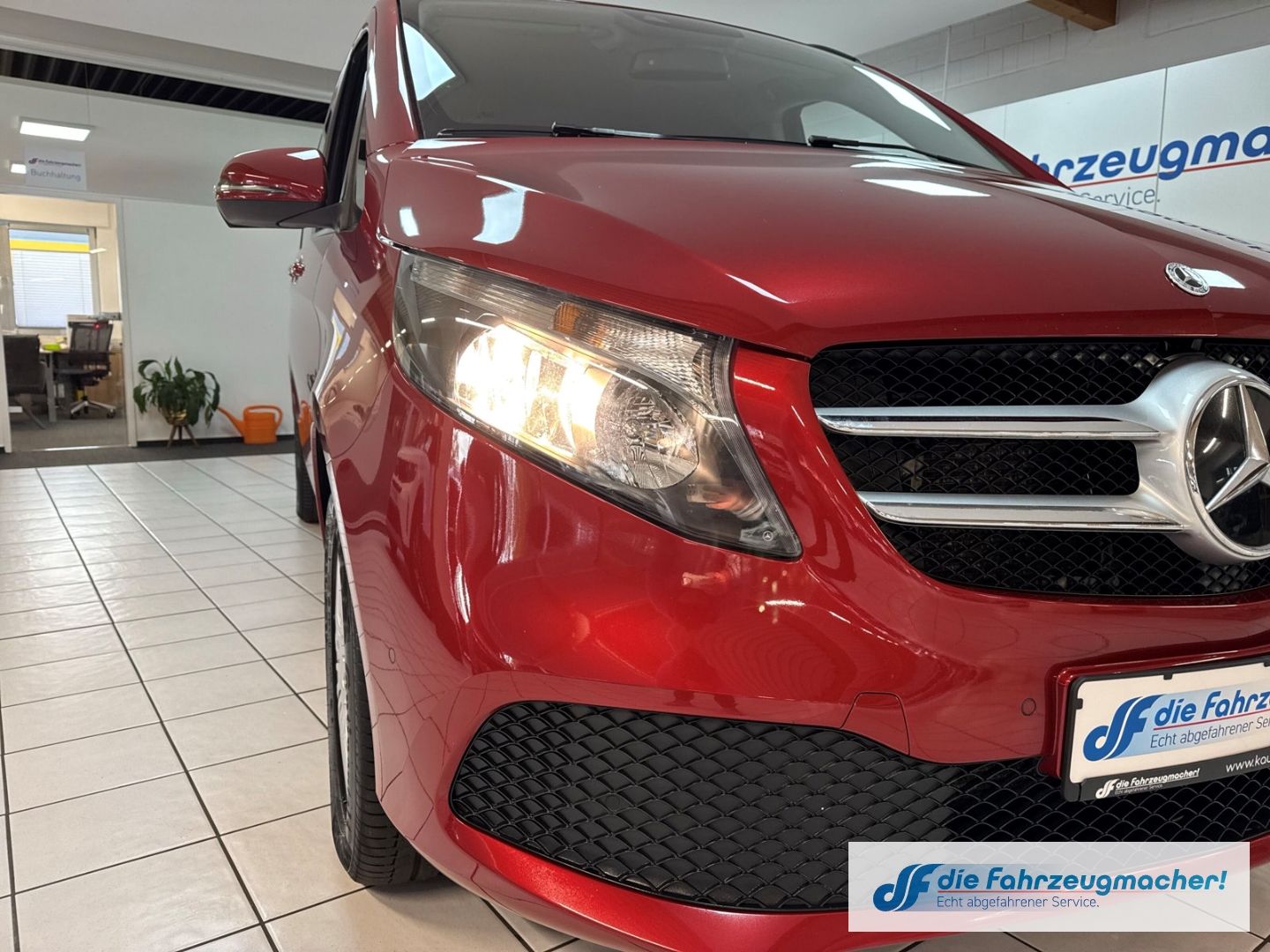 Fahrzeugabbildung Mercedes-Benz V 220 d RISE kompakt Navi Apple CarPlay Android